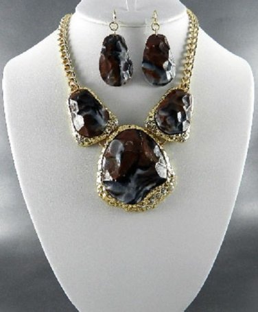 @Gold Tone and Stone DECO  STONE MULTI   PENDANT NECKLACE SET. 17"L EARRINGSG