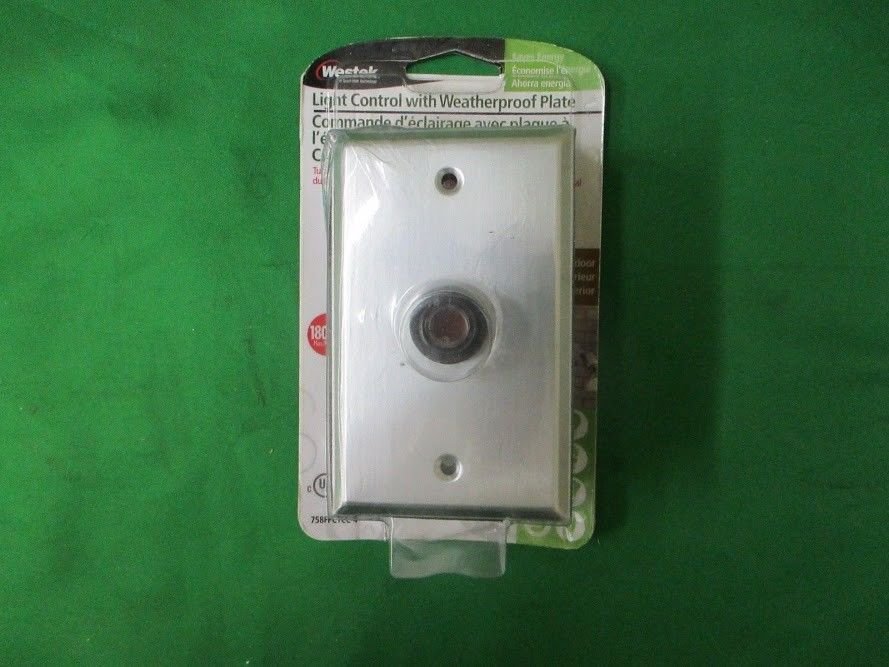 Westek Outdoor Light Control Dusk/Dawn Exterior with Weatherproof Plate