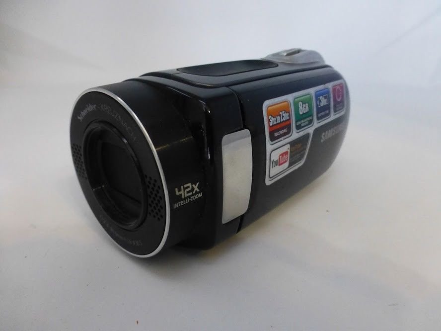 Samsung SMXF34BN Flash Memory Camcorder w/8 GB Memory & 42x Intelli