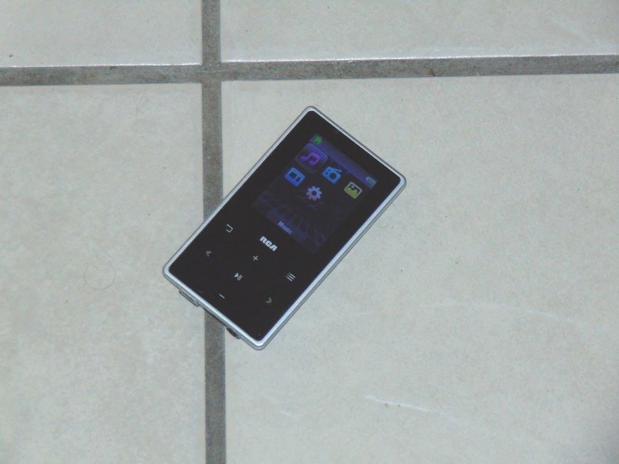 RCA M6204-B Black MP3 Pix Digital Media Player