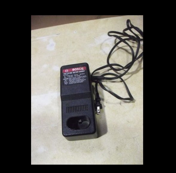 Bosch 7.2 Volt Ni-Cd Battery Charger Model 1-607-224-008