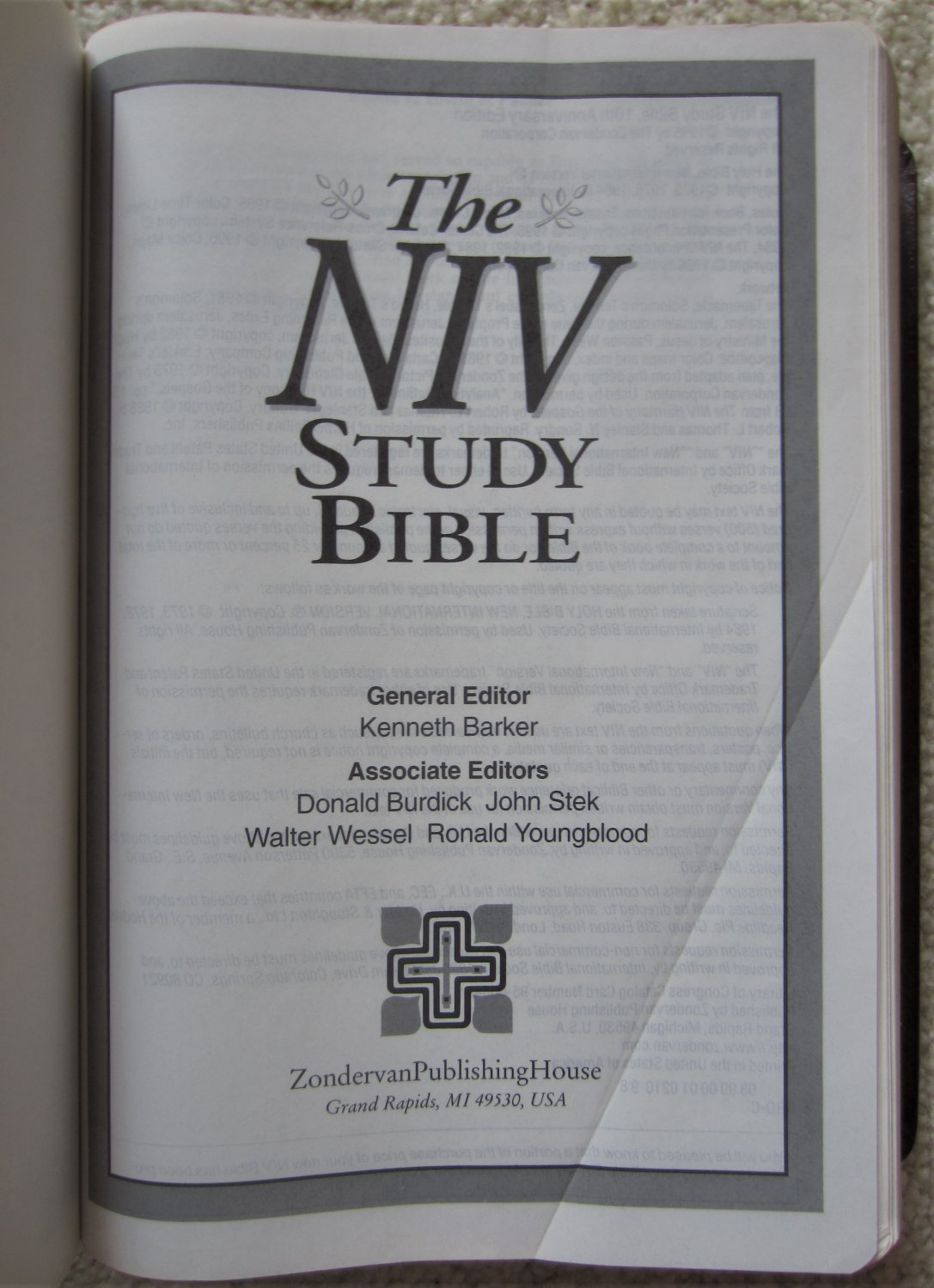 The niv study bible 10th anniversary edition burgundy leather