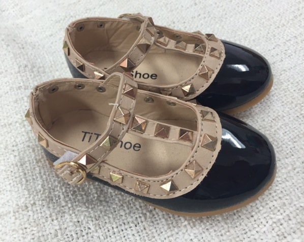 Studded Flat