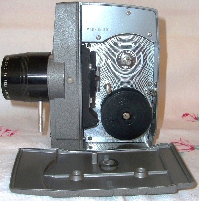 Caméra 8mm Bell & Howell Perpetua Electric Eye – Triple Objectif – 1958 – Vintage