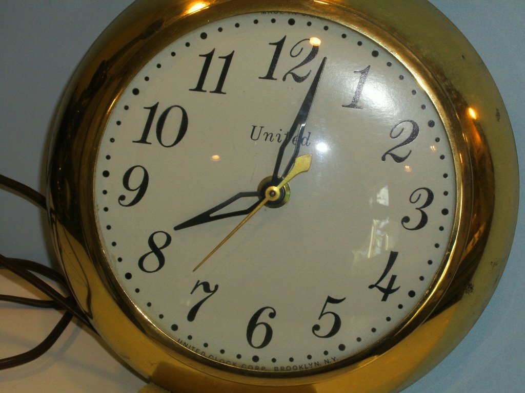 United Electric Watch Style Wall Clock, Glass Face, Vintage Working