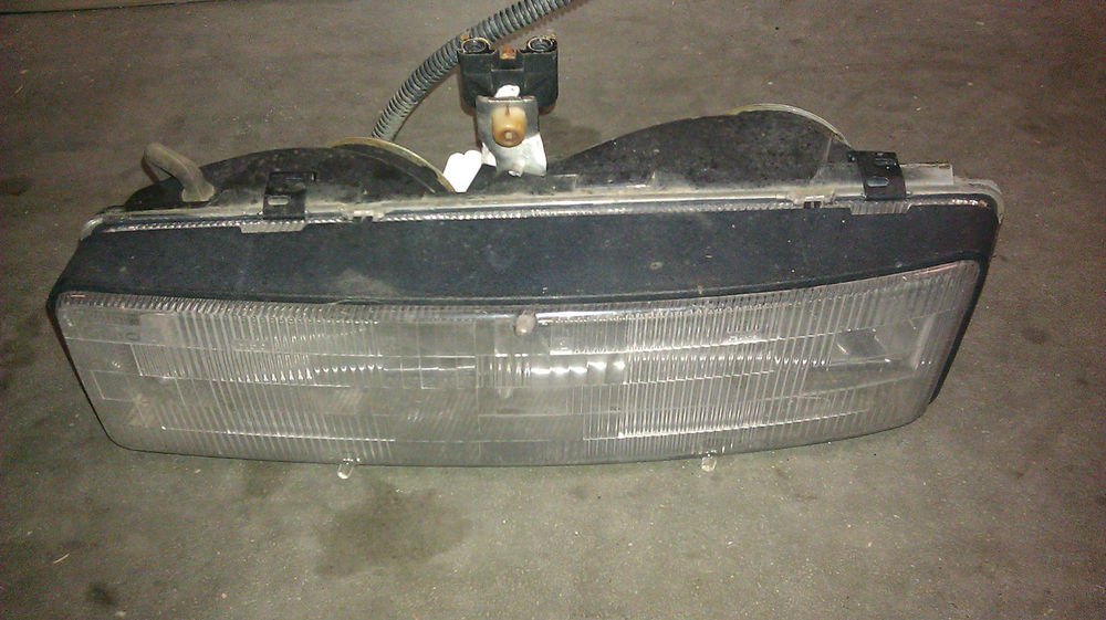 GENUINE 1992 OLDSMOBILE CUTLASS LEFT HEADLIGHT ASSEMBLY GOOD CONDITION