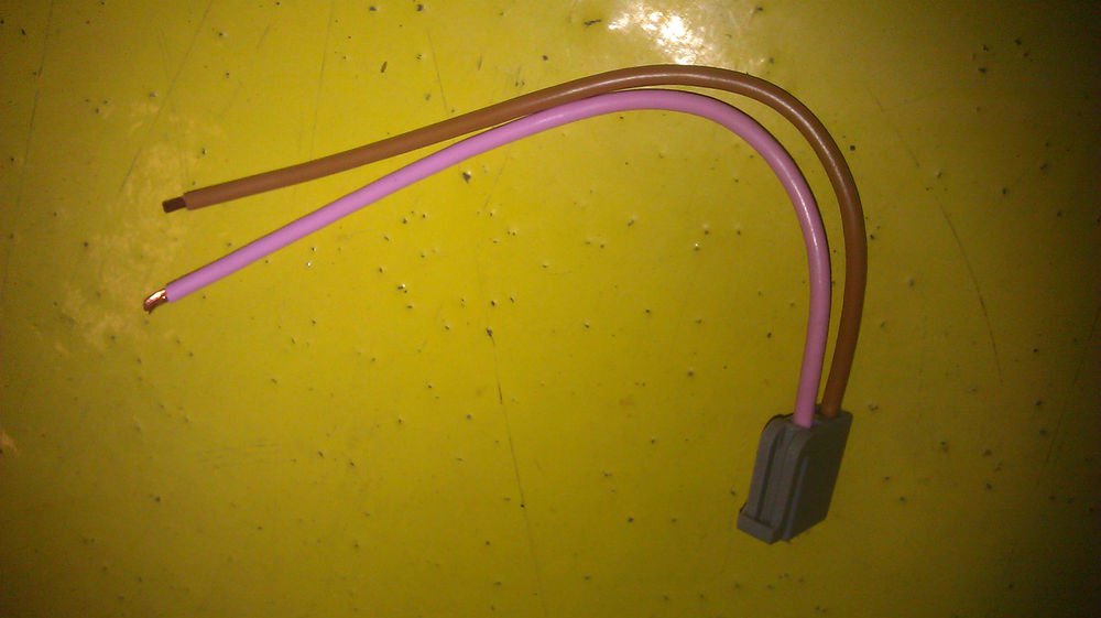 GENUINE AU-VE-CO SPEAKER PIGTAILS 18671
