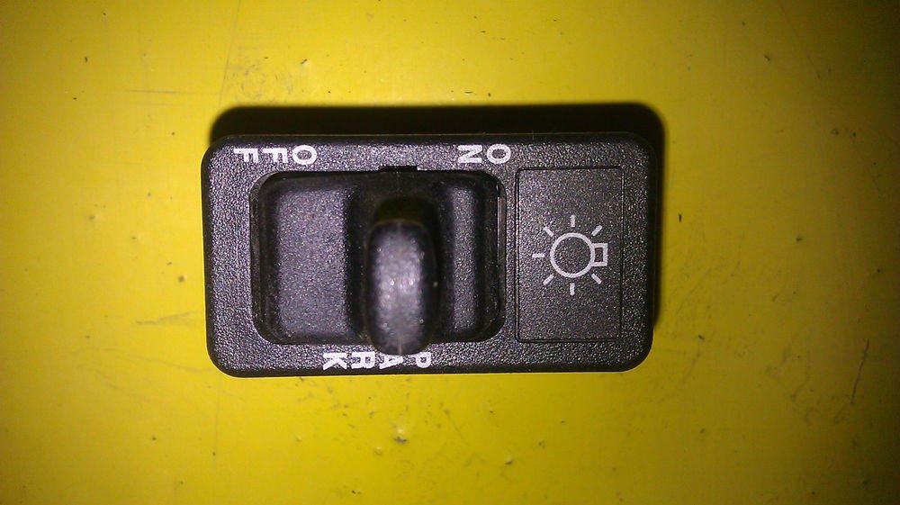GENUINE INTERNATIONAL NAVISTAR PARKING LIGHT SWITCH 2007296C1