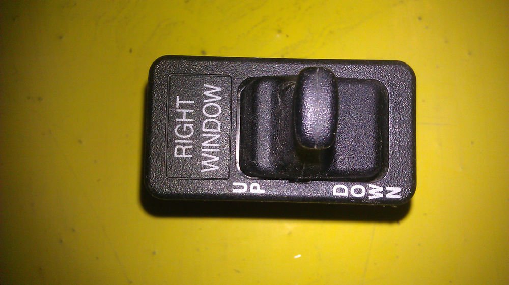 GENUINE INTERNATIONAL NAVISTAR RIGHT WINDOW SWITCH 2007297C1