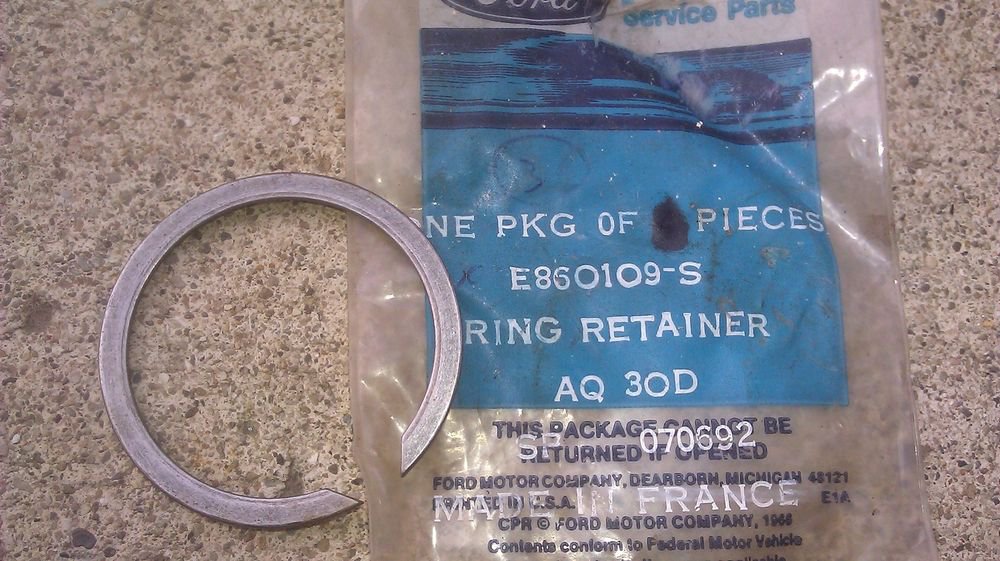 GENUINE FORD OEM RING RETAINER E860109-S / E860109S
