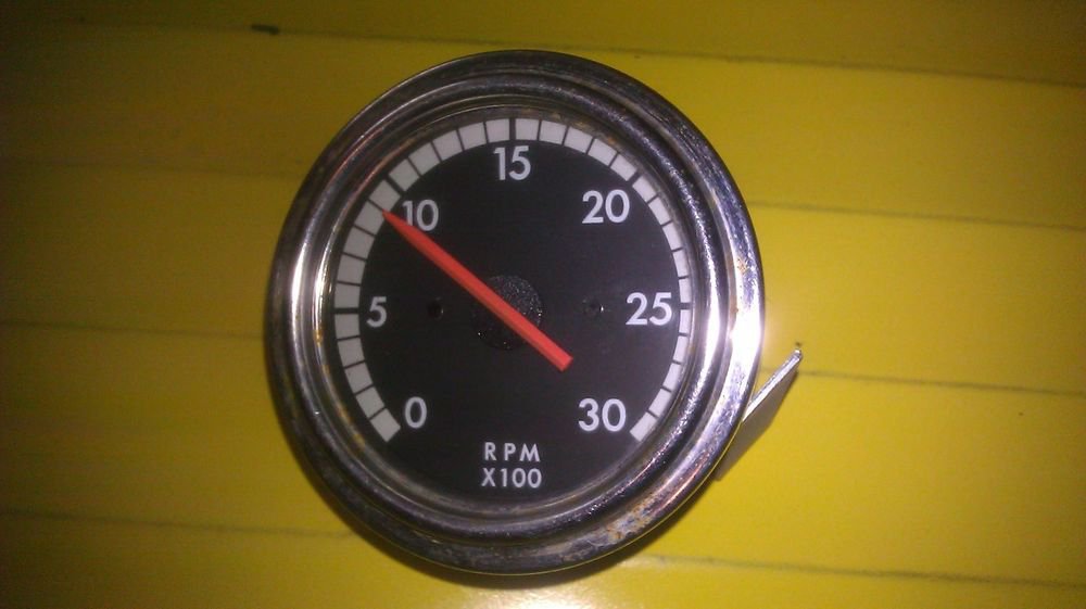 GENUINE FREIGHTLINER RPM GAUGE A2239577000 / A2239577000