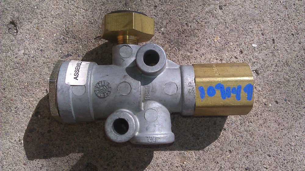 GENUINE BENDIX TRAILER RELIEF VALVE 109149 NEW SURPLUS