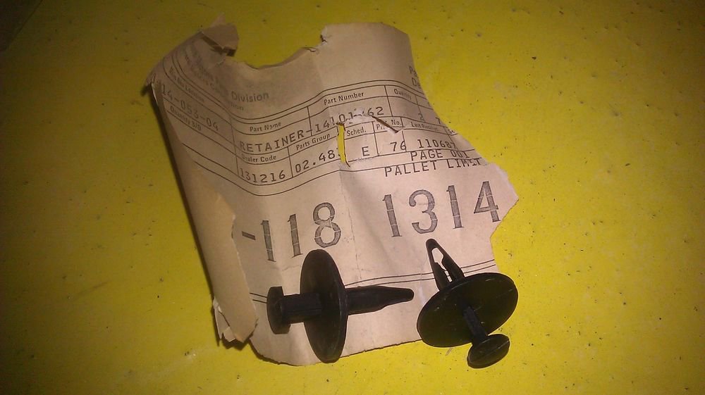GENUINE GM OEM RETAINER 14101262 - 2 PACK