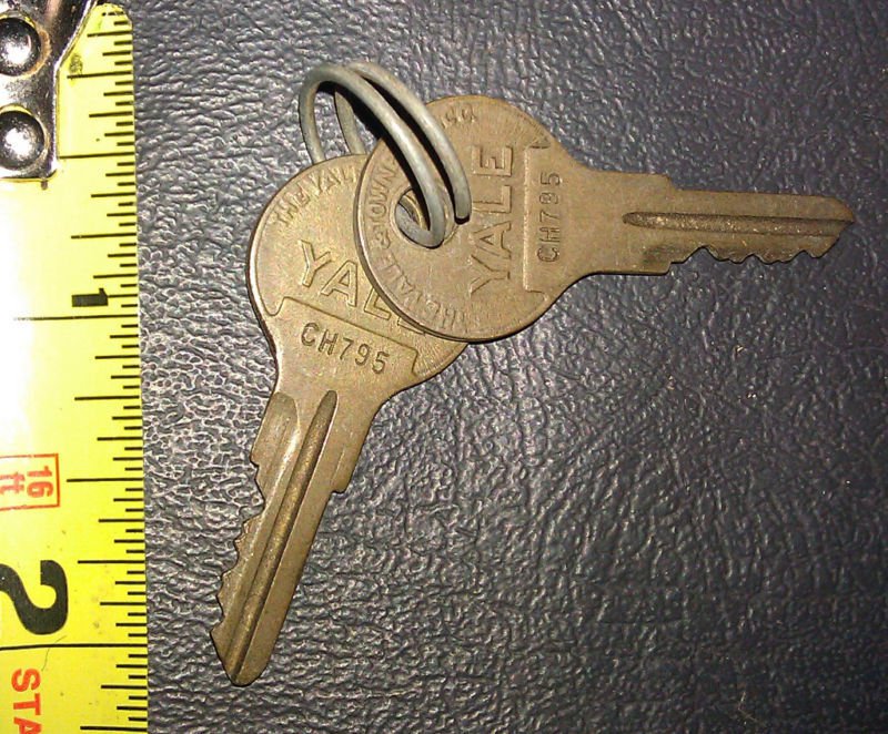 LOT OF 2 VINTAGE YALE LOCK KEYS