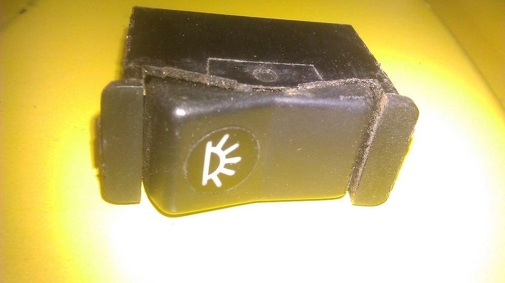 GENUINE MERCEDES BENZ INTERIOR LIGHT SWITCH 0008205910 / 03812506