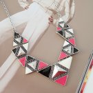Fashion necklace with geometric pattern