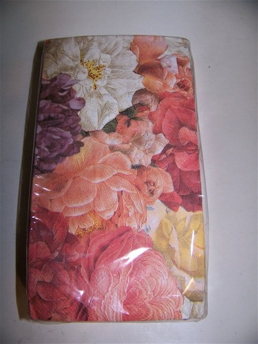 Anne Modica Mormors Roses 3-Ply Guest Napkins  36/pkg
