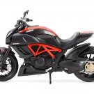 Ducati Diavel Red and Carbon 1/12 Diecast Motorcycle Model by Maisto