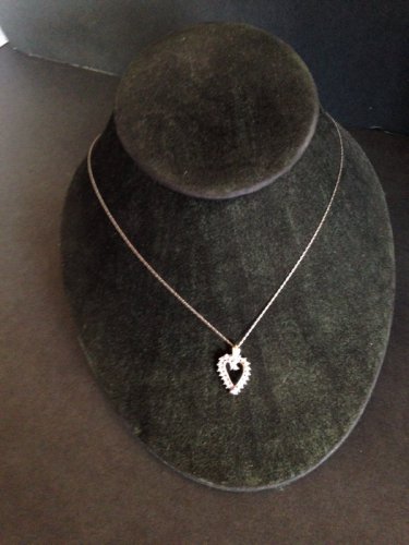 Beautiful Jacmel JCM Solid White 10k Gold Diamond Heart Pendant Delicate Chain