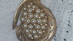 BSK Rhinestone pearl Brooch