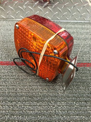 Genuine International / Navistar Front Turn Signal Marker Light Lamp 996800C91
