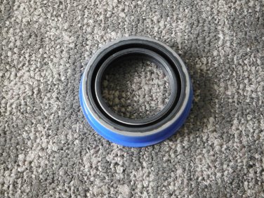 New GM Part 15580381 Front Transfer Case Output Shaft Seal K-Series Suburban