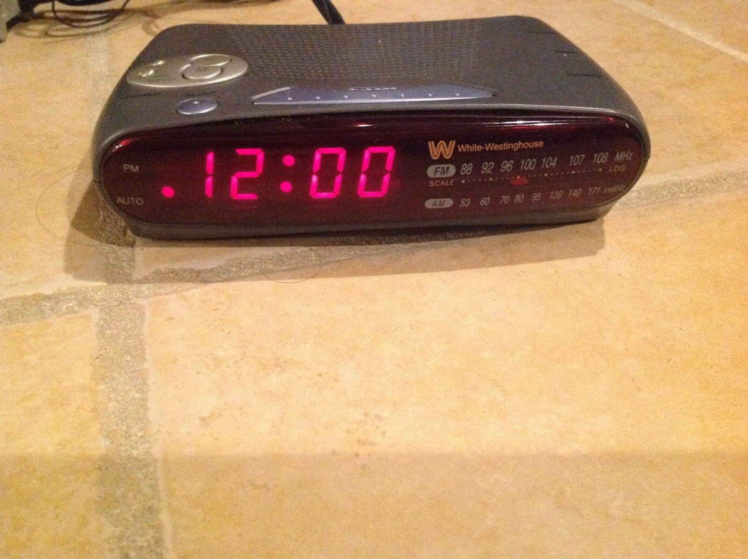 White Westinghouse WCR15315 AM/FM DIGITAL CLOCK RADIO ALARM