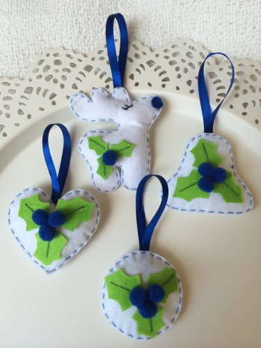 Christmas tree ornament - navy blue set of 4 - rudolph heart bell circle - with holly laurel flower