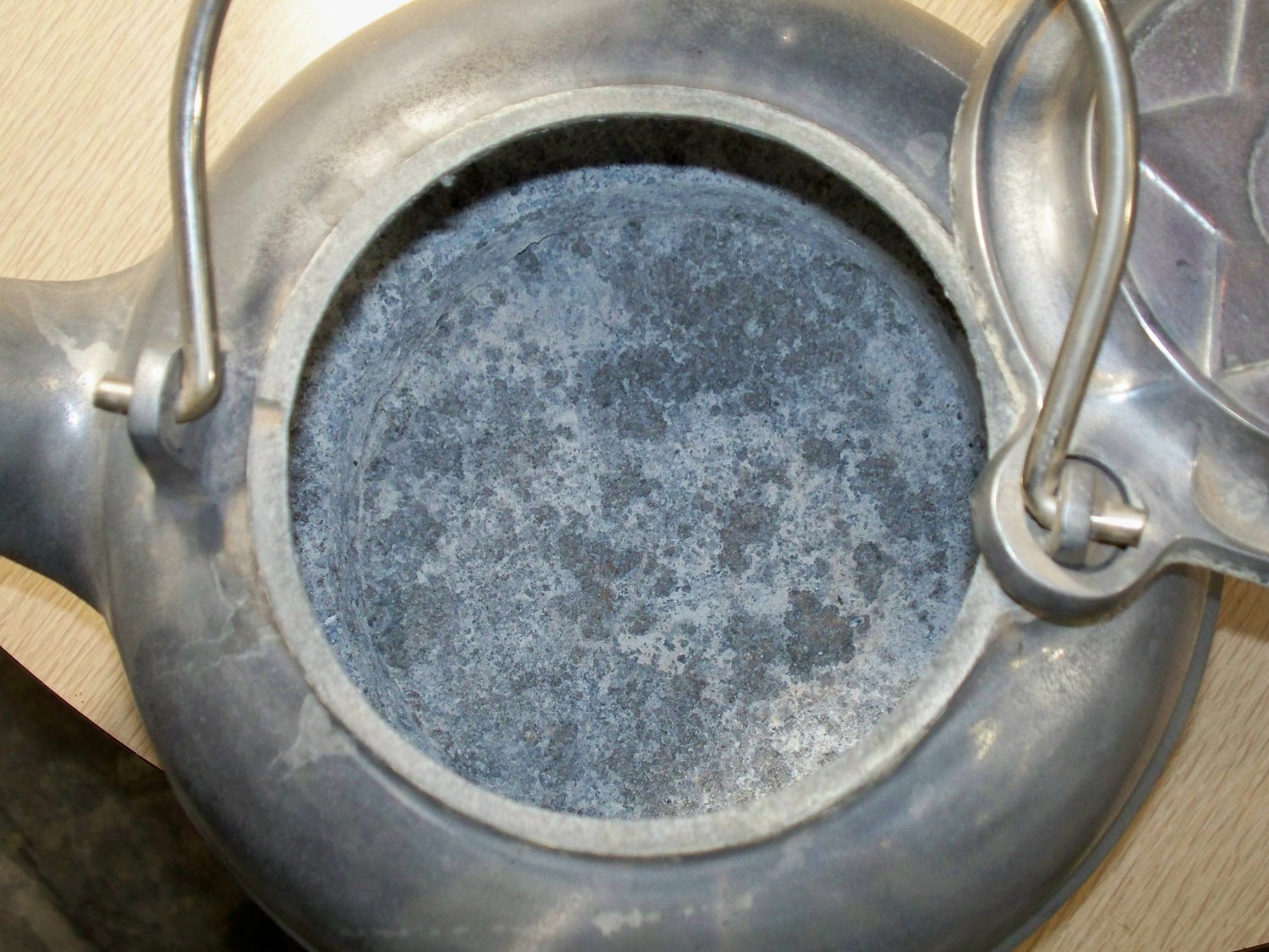 Aluminum Tea Kettle for wood or gas stoves 8 size 4 quart used