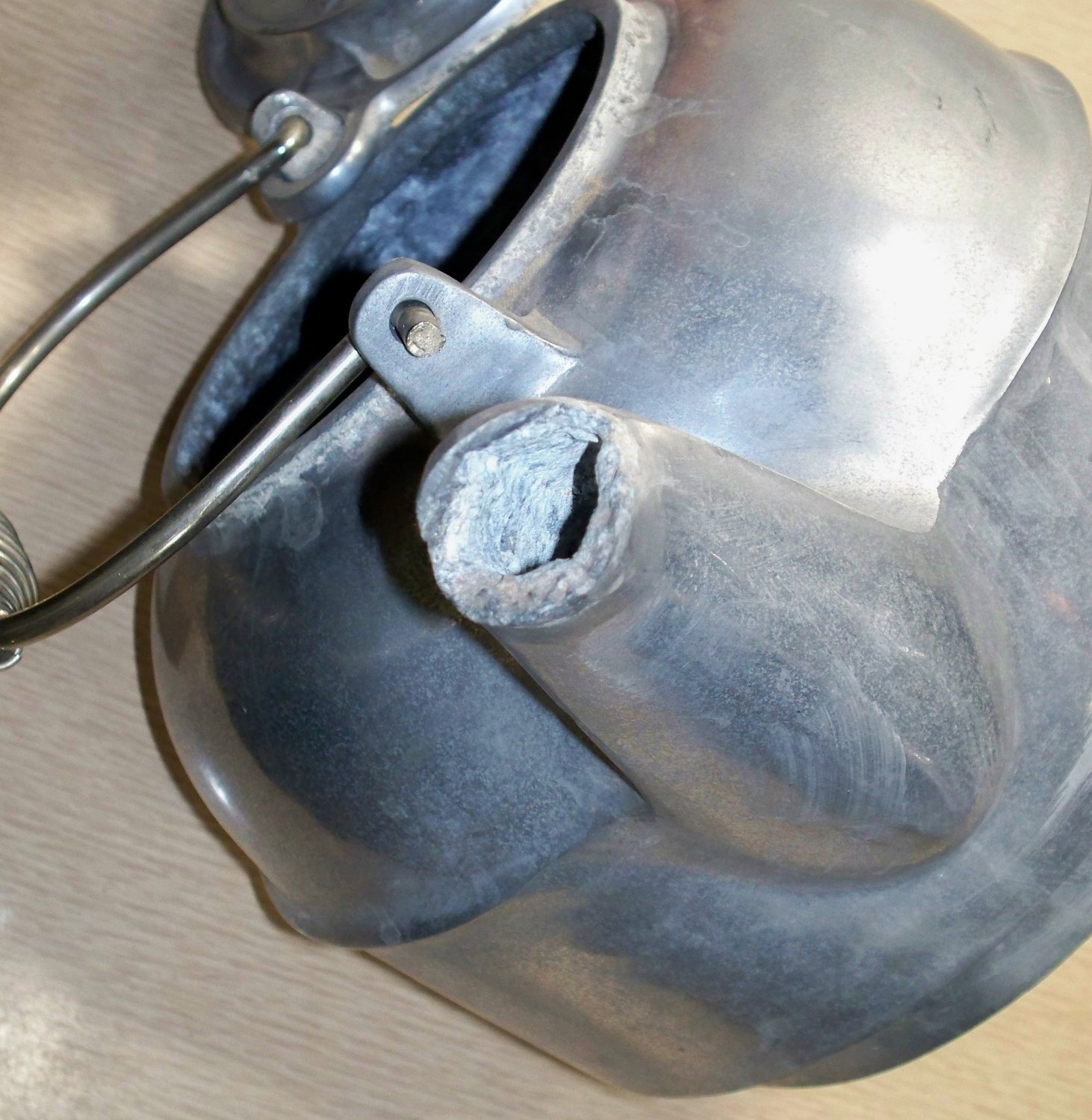 Aluminum Tea Kettle for wood or gas stoves 8 size 4 quart used