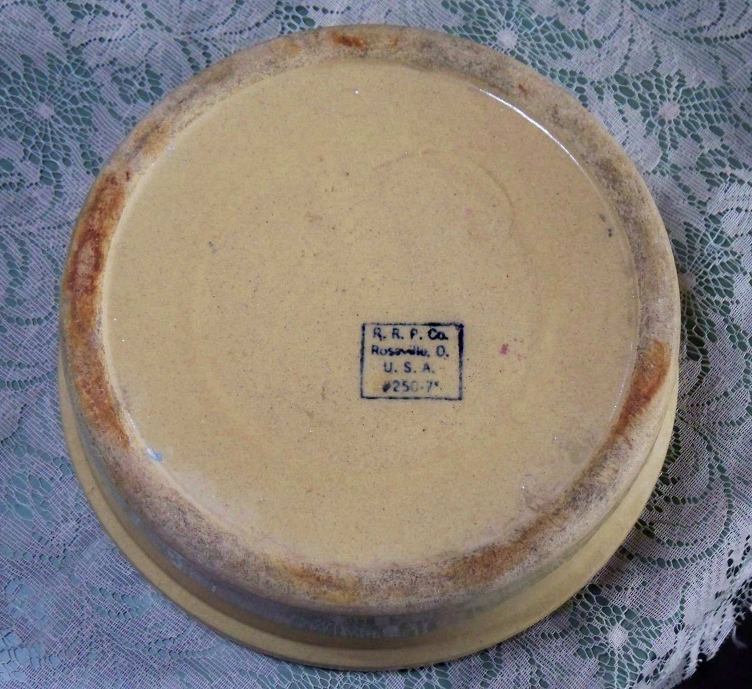 R.R.P. Co. Roseville O. U.S.A. #250-7" bowl grinding bowl pottery stoneware