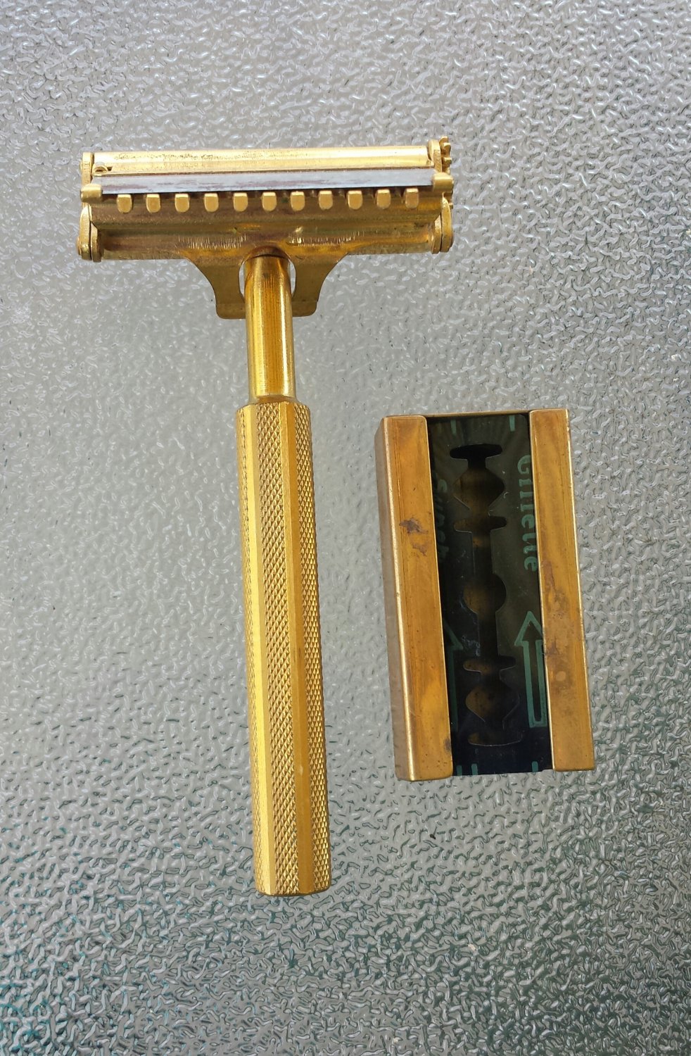 Antique Valet Auto Strop Brass Safety Razor in Original Case w/ Blades