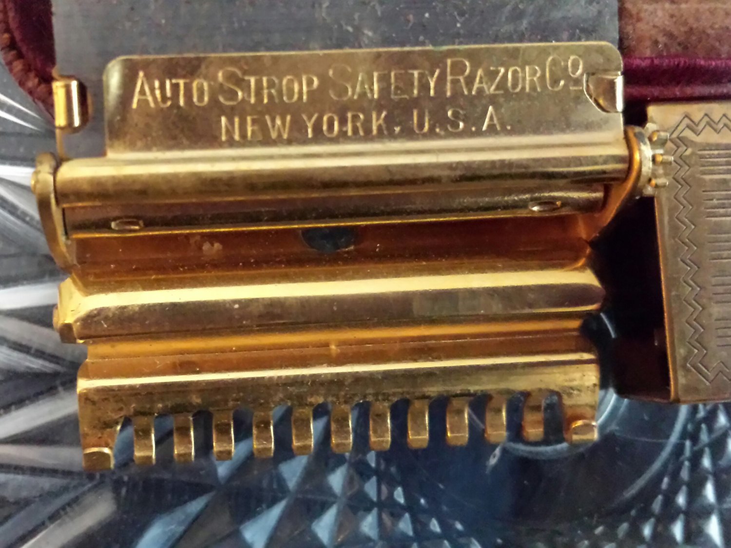 Antique Valet Auto Strop Brass Safety Razor in Original Case w/ Blades