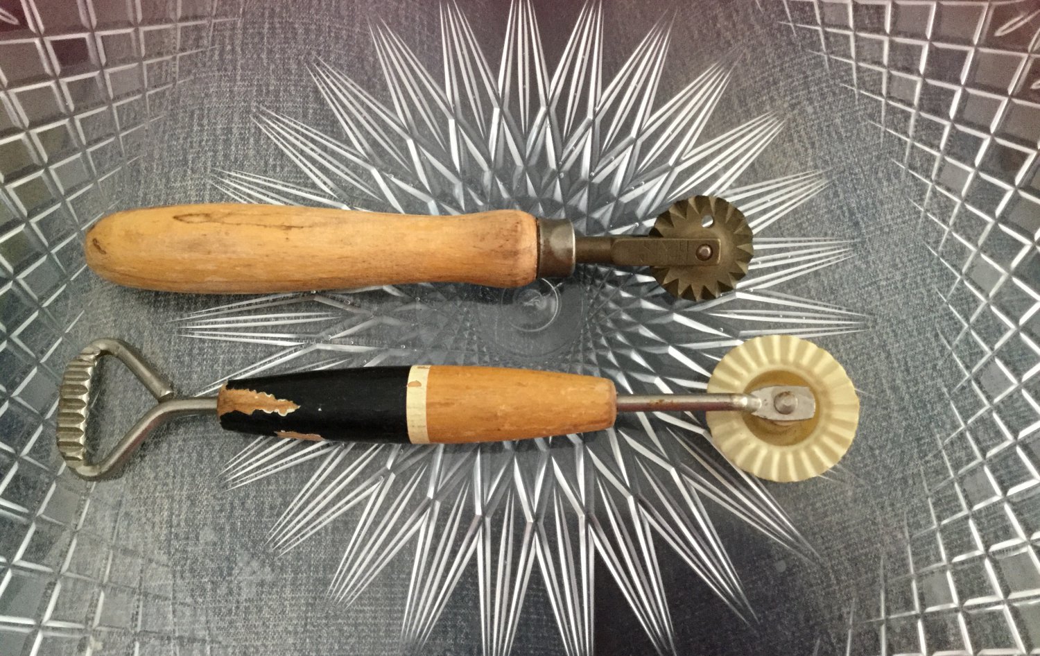 VTG 40s Pie Crust Cutter Crimper Wheel Ravioli Trimmer Set of 2 Kitchen ...