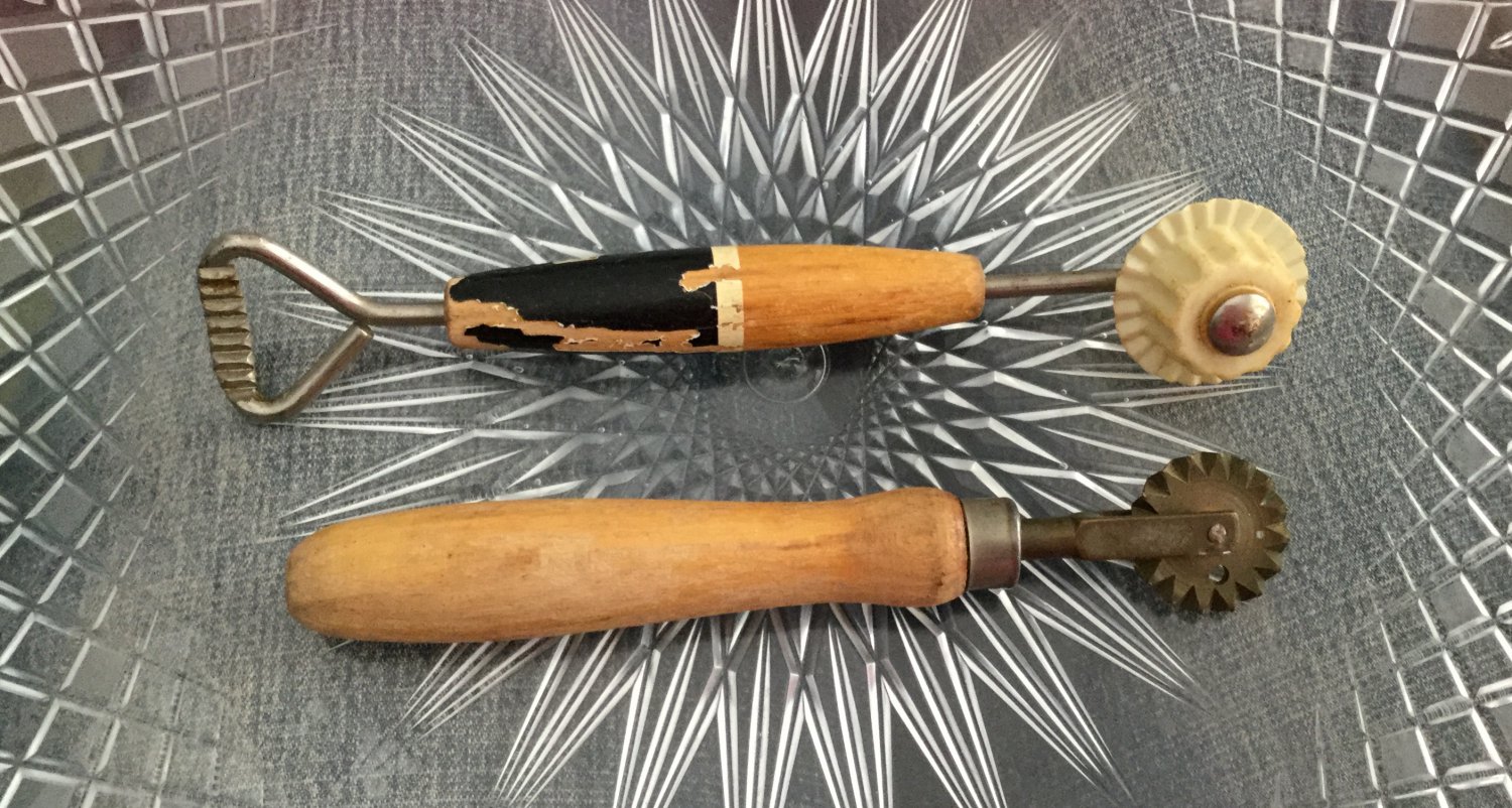 VTG 40s Pie Crust Cutter Crimper Wheel Ravioli Trimmer Set of 2 Kitchen