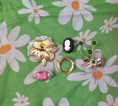 Vintage 60s 70s Costume Jewelry Pins Brooches Lot of 5 (flawed great for  crafting)