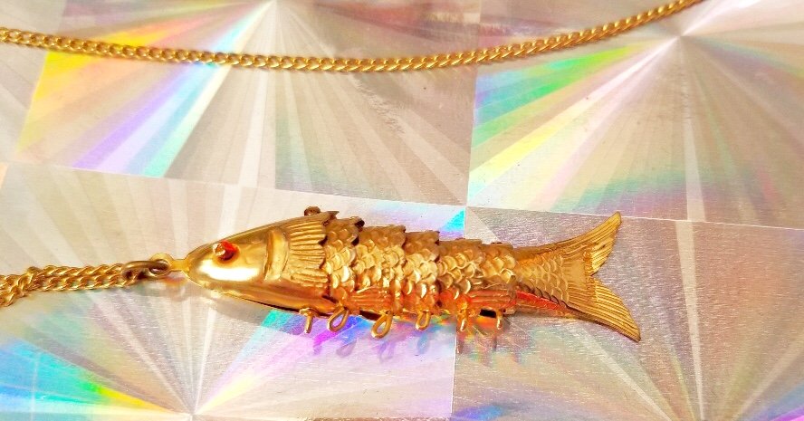 Vintage 70s Articulated Jointed Fish Gold Tone Pendant Necklace