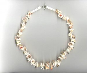 Red Lip Curly Shell Necklace