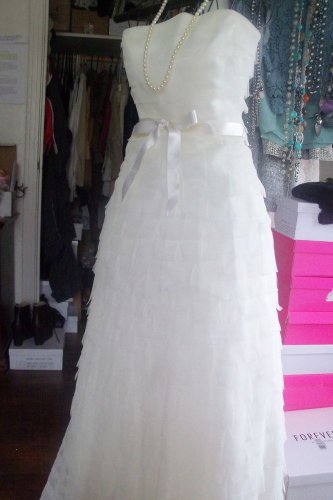 Romantically Simple TIERED Strapless WEDDING Dress NORDSTROM - 4