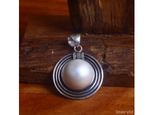 925 Sterling Silver Bali Handmade 40mm Round White Mabe Pearl Pendant PS23