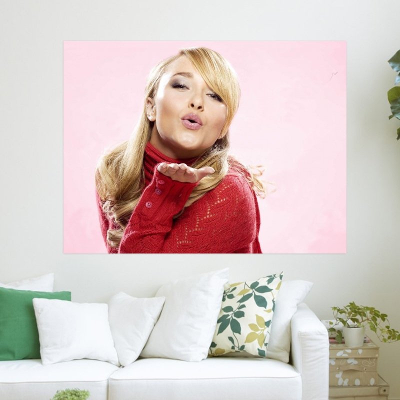 Hayden Panettiere Blowing Kiss  Art Poster Print  24x18 inch