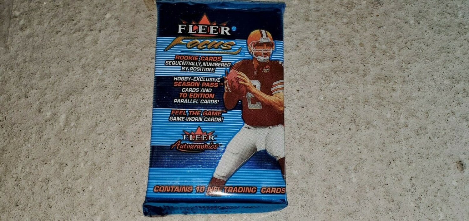 2000 FLEER FOCUS FOOTBALL CARD PACK POSS ROOKIES AUTOS+FREE BRADY CARD
