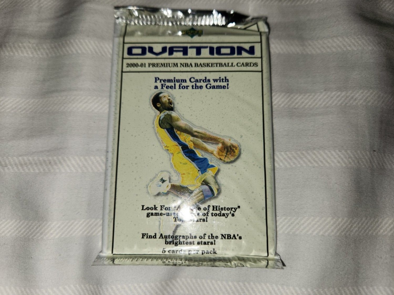 2000-01 UPPER DECK OVATION BASKETBALL CARD PACK-KOBE BRYANT-JORDAN  RELIC AUTOS?