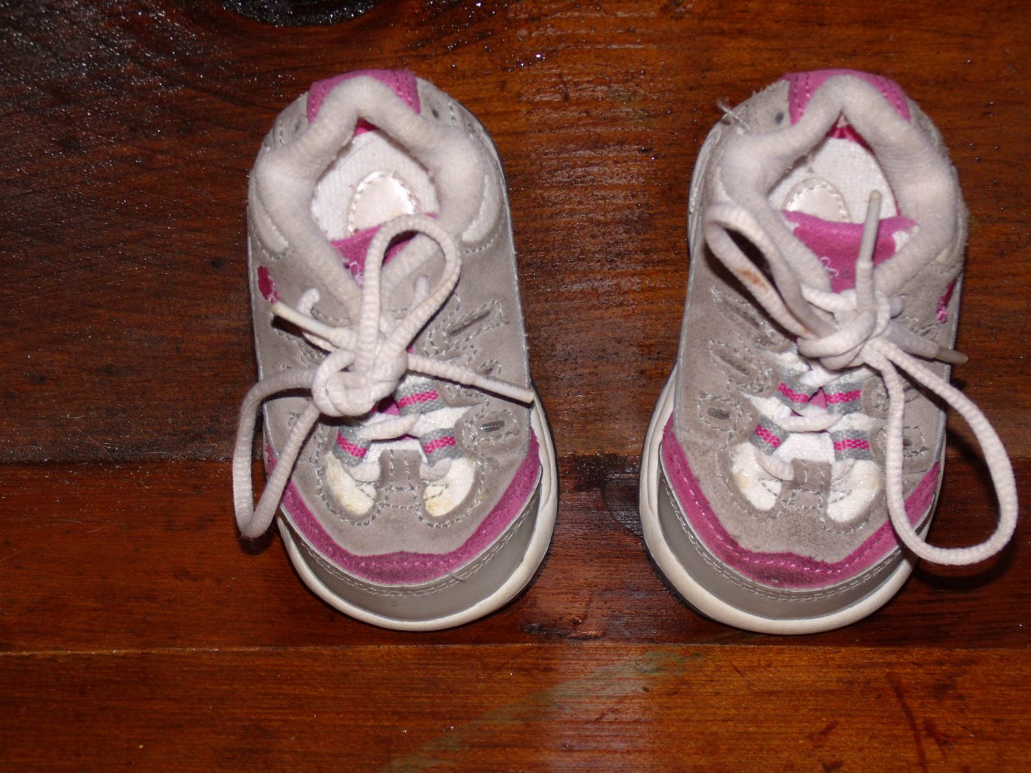 baby girl tennis shoes size 2