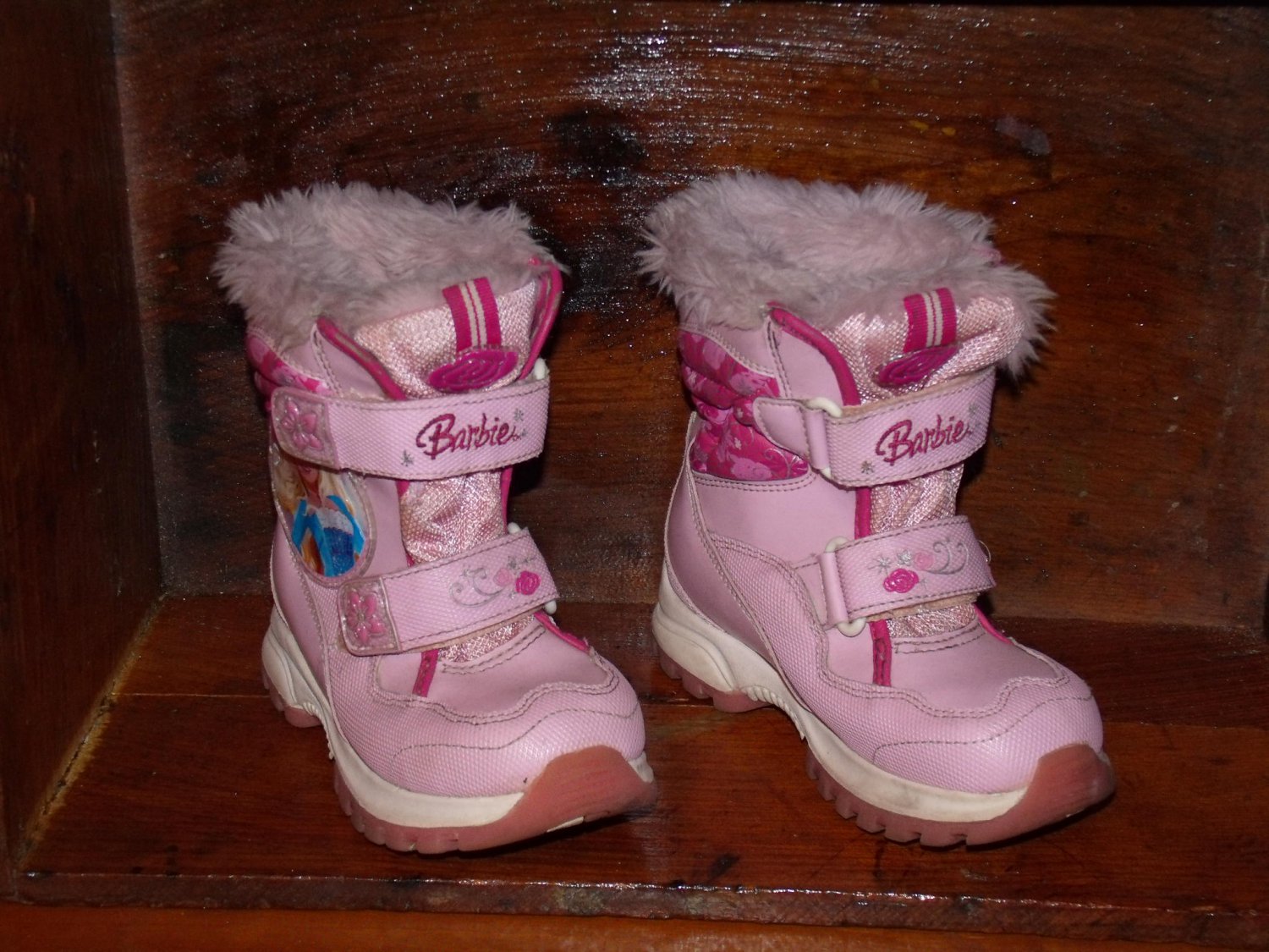 Size: 12 Youth Girls Pink Barbie Winter Boots.