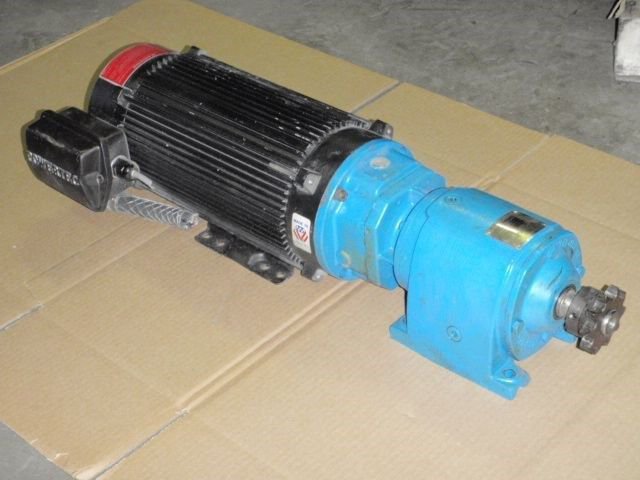 Powertec Brushless DC Servo Motor L14CLA1100100000 and a flender Reducer Z31Q