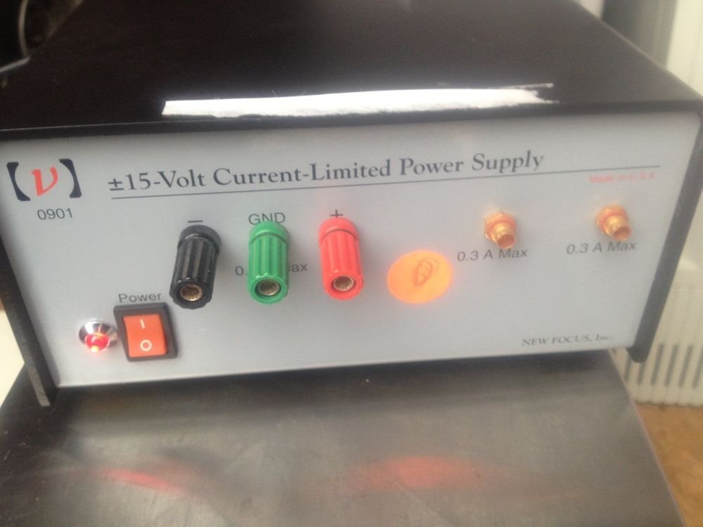 NEW FOCUS 0901 Lab Power Supply Current Limited +/- 15 VDC Excellent with cables
