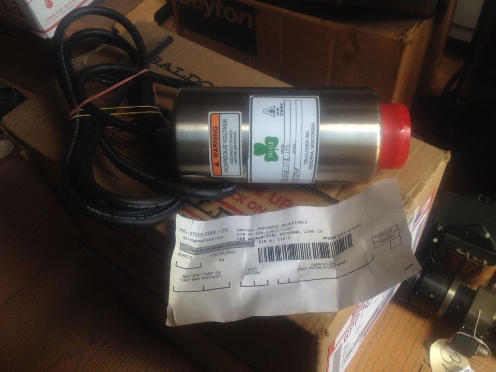 TRI-FLO 74-42B-1-G-1 1/2 PRESSURE SWITCH *NEW*