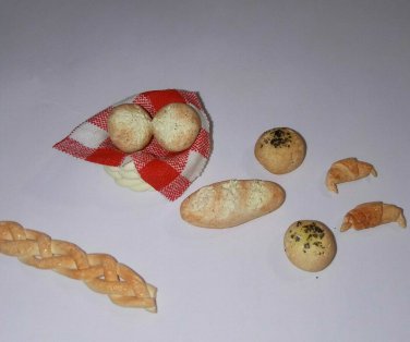 Dollhouse Miniature Bread Basket With Assorted Breads Dolls Food Baked Bread