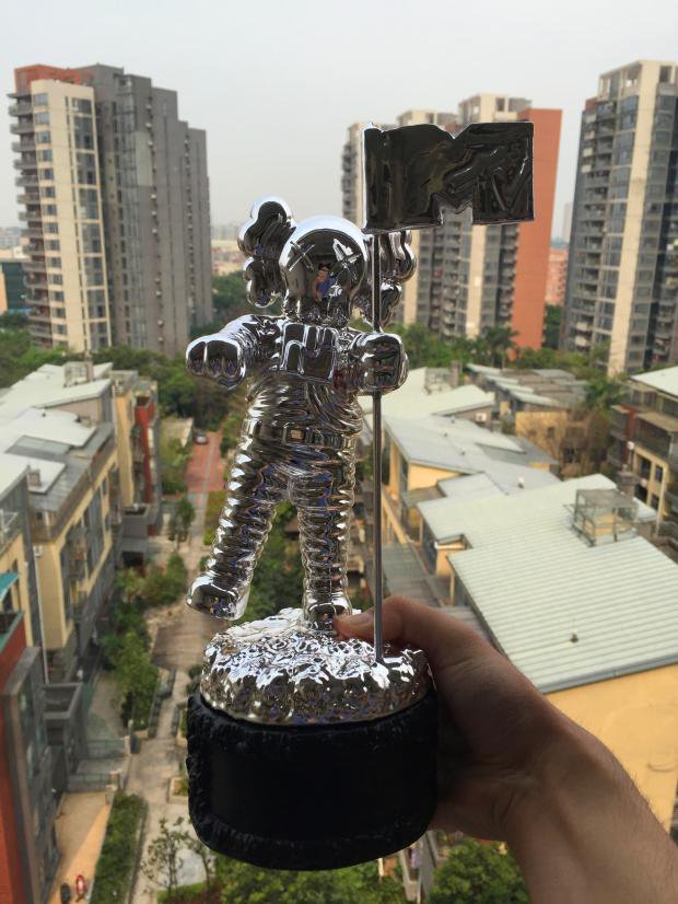 MTV Moon Person Music Award Replica Statue Trophy Silver